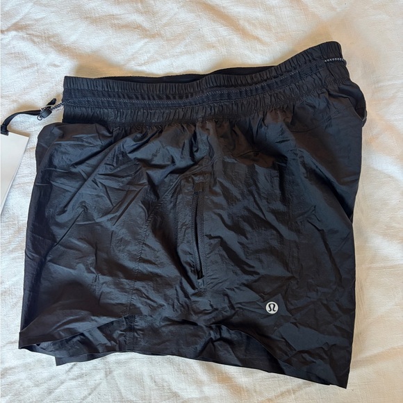 Lululemon Black Step Out Short - Picture 3 of 3